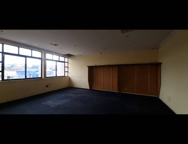 1,700M² OFFICE TO LET IN ROSSBURGH